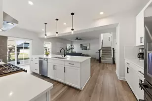 319 Atkinson Dr, Sugar Grove, IL 60554 - Photo 7