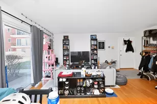 10111 Old Orchard Ct, Skokie, IL 60076 - Photo 5