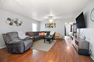 325 N Elm St, Herscher, IL 60941 - Photo 9