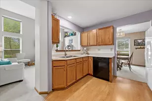 2110 Peach Tree Ln, Algonquin, IL 60102 - Photo 9