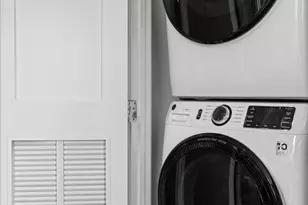 3101 N Ridgeway Ave, Chicago, IL 60618 - Photo 13