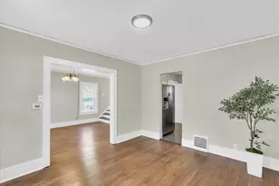 1518 W University Ave, Champaign, IL 61821 - Photo 9