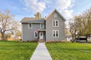 721 Dean St, Woodstock, IL 60098 - Photo 1