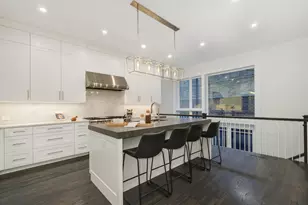 37 E Elm St, Chicago, IL 60611 - Photo 9