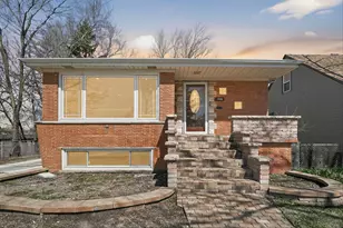 2956 W 99th Pl, Evergreen Park, IL 60805 - Photo 1