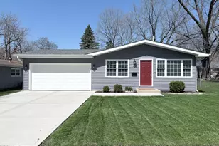 924 Spring Ave, Saint Charles, IL 60174 - Photo 1
