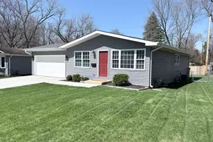 924 Spring Ave, Saint Charles, IL 60174 - Photo 3