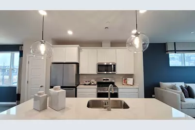 2223 Waters Edge Drive, Schaumburg, IL 60173 - Photo 7