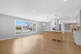 1008 W Ash Dr, Mount Prospect, IL 60056 - Photo 9