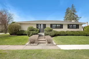 1008 W Ash Dr, Mount Prospect, IL 60056 - Photo 1