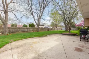935 Brower Dr, Roselle, IL 60172 - Photo 17