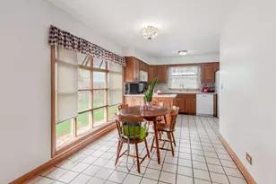 935 Brower Dr, Roselle, IL 60172 - Photo 5