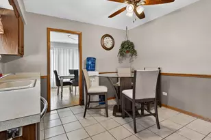 4242 Pinewood Ln, Matteson, IL 60443 - Photo 5