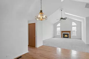 144 Canterbury Ct, Bloomingdale, IL 60108 - Photo 9