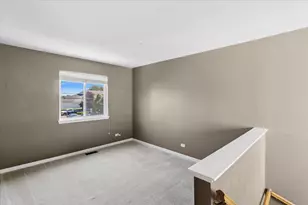 2010 Orchard Ln, Carpentersville, IL 60110 - Photo 11