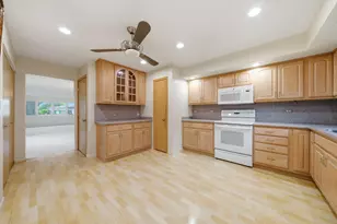 2453 Seville Cir, Northbrook, IL 60062 - Photo 7