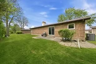 2453 Seville Cir, Northbrook, IL 60062 - Photo 27