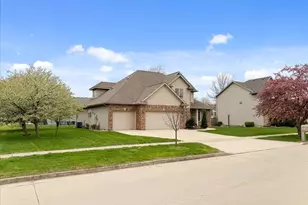4705 Stonebridge Dr, Champaign, IL 61822 - Photo 5