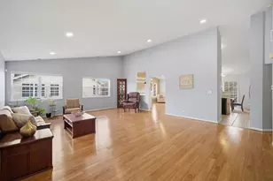 564 Harvey Lake Dr, Vernon Hills, IL 60061 - Photo 3