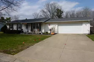 3 Deerefield Ct, Clifton, IL 61727 - Photo 1