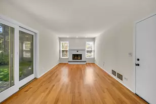 1100 Lockwood Dr, Buffalo Grove, IL 60089 - Photo 15