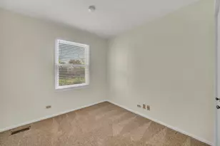 1100 Lockwood Dr, Buffalo Grove, IL 60089 - Photo 19