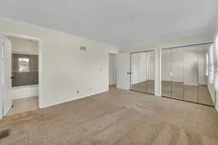 1100 Lockwood Dr, Buffalo Grove, IL 60089 - Photo 23