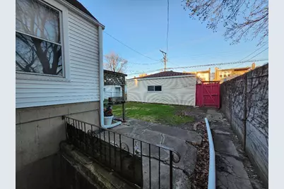 5737 N Saint Louis Avenue, Chicago, IL 60659 - Photo 11