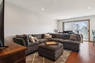 25 N Oltendorf Rd, Streamwood, IL 60107 - Photo 5