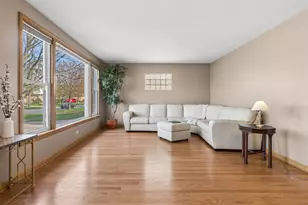 7661 N Neva Ave, Niles, IL 60714 - Photo 3