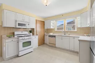 7661 N Neva Ave, Niles, IL 60714 - Photo 5