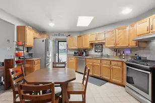 15417 Maple Ct, Oak Forest, IL 60452 - Photo 3