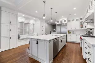 729 W Barry Ave, Chicago, IL 60657 - Photo 9