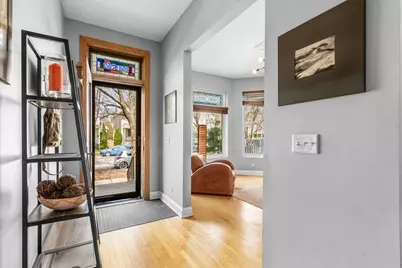 2159 W Wilson Avenue, Chicago, IL 60625 - Photo 3