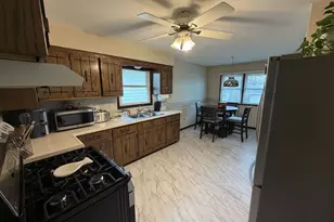 18052 Soleri Dr, Country Club Hills, IL 60478 - Photo 9