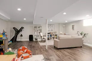 11046 S Ewing Ave, Chicago, IL 60617 - Photo 15