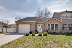 359 Chaparral Cir, Elgin, IL 60120 - Photo 3