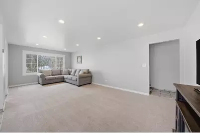 305 Circle Road, Fox River Grove, IL 60021 - Photo 9