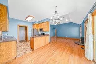 936 Suzy St, Lake Holiday, IL 60548 - Photo 9