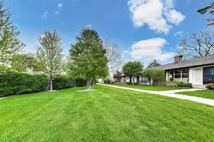 307 Crestwood Village, Northfield, IL 60093 - Photo 5