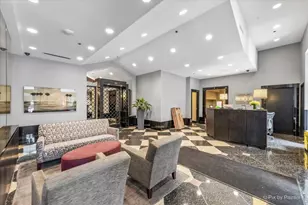 111 W Maple St, Chicago, IL 60610 - Photo 25