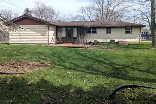 209 Hickory Ln, Momence, IL 60954 - Photo 3