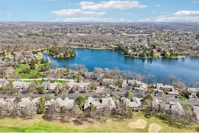 718 Shoreline Road #718, Lake Barrington, IL 60010 - Photo 3