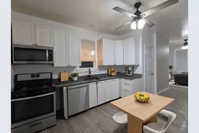 8209 S Coles Avenue, Chicago, IL 60617 - Photo 3