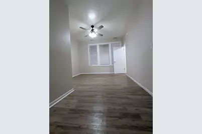 8209 S Coles Avenue, Chicago, IL 60617 - Photo 5