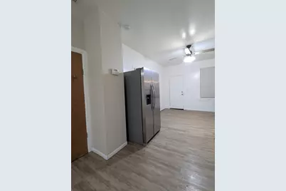 8209 S Coles Avenue, Chicago, IL 60617 - Photo 7