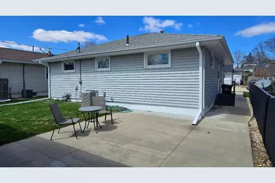 1124 13th Avenue, Fulton, IL 61252 - Photo 3