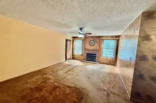 332 Essex Ct, Wood Dale, IL 60191 - Photo 3