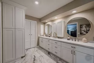 4 Oak Brook Club Dr, Oak Brook, IL 60523 - Photo 45