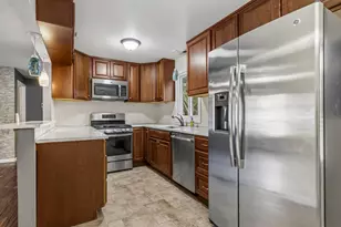 204 Flora Dr, Champaign, IL 61821 - Photo 9